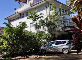 Nooit Gedacht Holiday Resort Unawatuna, hotel con parking en Unawatuna