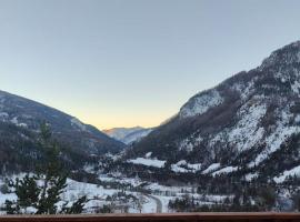 Chalet à 15 min des pistes de ski, hotel bajet di Colmars