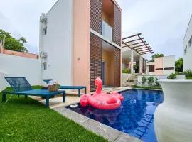 Casa de LUXO com JACUZZI e PISCINA no centro da PRAIA de PIPA