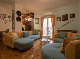 Yellow Sky Apartment * Spacious with free parking