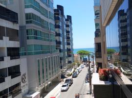 Ótimo Apartamento vista mar a 70 metros, hotel em Itapema