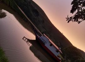 Chalé Barco Recanto Buscapé SFX, boat sa São Francisco Xavier