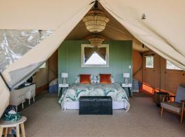 Villas & Vines Glamping, luxury tent in Hastings