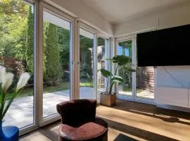 Quaint Townhome w Forest View