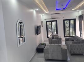 AJ yass luxury apartment, ξενοδοχείο σε Kololi