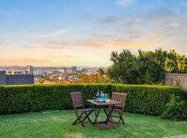 City Lights at the Hill - Newcastle Panoramas, hotel di Newcastle