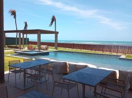 Flecheiras Casa beira mar com piscina privativa em condomínio, hotel em Trairi