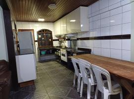 Casa espa&ccedil;osa em Matinhos, spa hotel in Matinhos