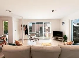 Lookout 100m to the Ocean and Pet-Friendly