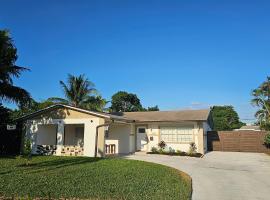 Sunny Goldie, cottage in Lauderdale Lakes