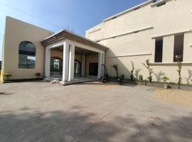 OM KALYAN MANDAP, khách sạn ở Balāngīr