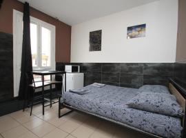 07 - Chambre proche Paris et Transports avec TV WIFI, hotell i Saint-Denis