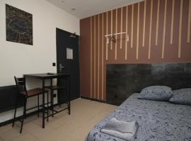 09 - Chambre proche Paris et Transports avec TV WIFI, bed and breakfast en Saint-Denis