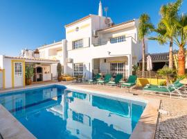 Villa Galé Sun - Luxury, 5bed with free wifi, AC, private pool, 5 min from the beach, villa sihtkohas Guia