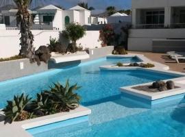 Apartamento Lory-Puerto del Carmen, מלון בטיאס