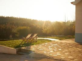 Quinta do Marmeleiro- Casa Marmeleiro, hotel in Santiago do Cacém