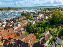 Stunning Luxury Apartment in Central Lymington, íbúð í Lymington