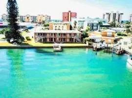 Beautiful Madeira Beach 1 Bed Condo With Boat Dock