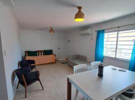 Departamento Costa Azul, paplūdimio viešbutis mieste La Lucila del Mar