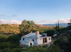 EL CHALÉ casa de campo, country house in Mina Clavero