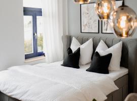 Zwei Wohnungen, ein Erlebnis: Platz für 6 in 4 Schlafzimmern am Wismarer Hafen, heilsulindarhótel í Wismar