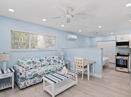 Captain Ed's - Charming Studio at PalmView of Sanibel with Bikes, hotel with parking in Sanibel