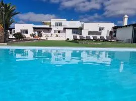 Renovated Villa Mahalo with swimming pool & tennis court