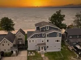Condo 3 Historic Oneida Lakefront Sandcastle Way