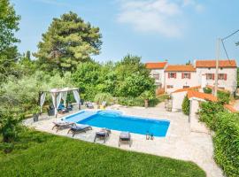 Villa Dina sa bazenom, hotel i Marčana