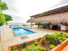 Beautiful Villa with private pool and private beach, Hotel mit Pools in Punta Canoas