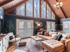 Spacious Lakeview Mountain Cabin