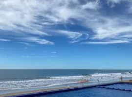 2 bdrm - Sleeps 8 -Ocean front -Ocean View