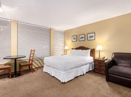 Cascade Lodge suite with pool 2 hot tubs sauna gym, hotel en Whistler