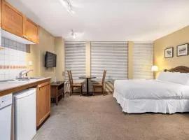 Cascade Lodge Suite Whistler WIFI cable HDTV air conditioning and heating 2 hot tubs pool sauna gym underground pay parking