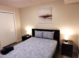 Home away from home - 6 bedroom fantastic bungalow，溫尼伯的小屋