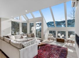 Snowfall Sanctuary, Unit 12, Hotel in Vail