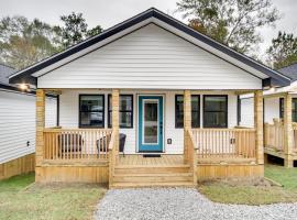 Picayune Home with Porch - Near Bogue Chitto Refuge!, pet-friendly hotel in Picayune