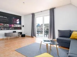 Gemütliches Heimkino mit Balkon & Beamer