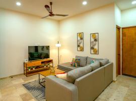 Condo Rosales Beautiful Downtown 2BR-1Ba with pool & rooftop, hotel in La Paz