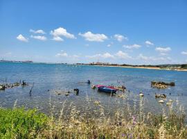 Les pieds dans l'eau, Maison, hotel em Port-de-Bouc