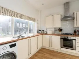 Beautiful 2 Bedroom Flat on Street Lane