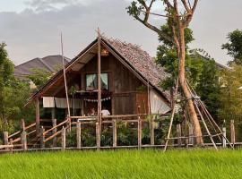 Nakhao Cottage, hotell i Ban Wat Tan