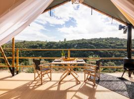 Civara Chalet - Private Glamping in nature with Jakuzzi, kamp za glamping u gradu 'Tsivarás'