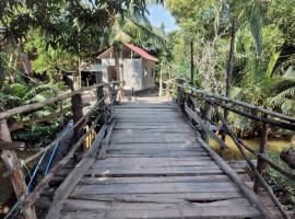Pirates Arms Backpackers, campsite in Kampot