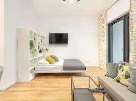 Cozy Studio with Balcony and FREE GARAGE by Noclegi Renters