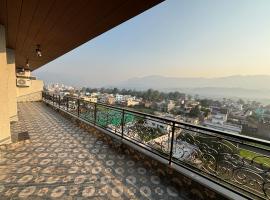 4 BHK Mountain View Villa In Rishikesh, хотел в Ришикеш
