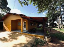 Casa Amarela - Aconchegante e Familiar, rumah percutian di Alto Paraíso de Goiás