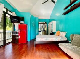 Ngermid Oasis - Studio W/ Kitchenette & Pool View, hotel v destinaci Koror