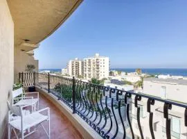 Lovely apartment next to the beach