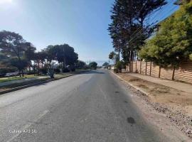 Tranquilidad en casa 1D frente a playa “Los enamorados” y parque, hotel en Quintero